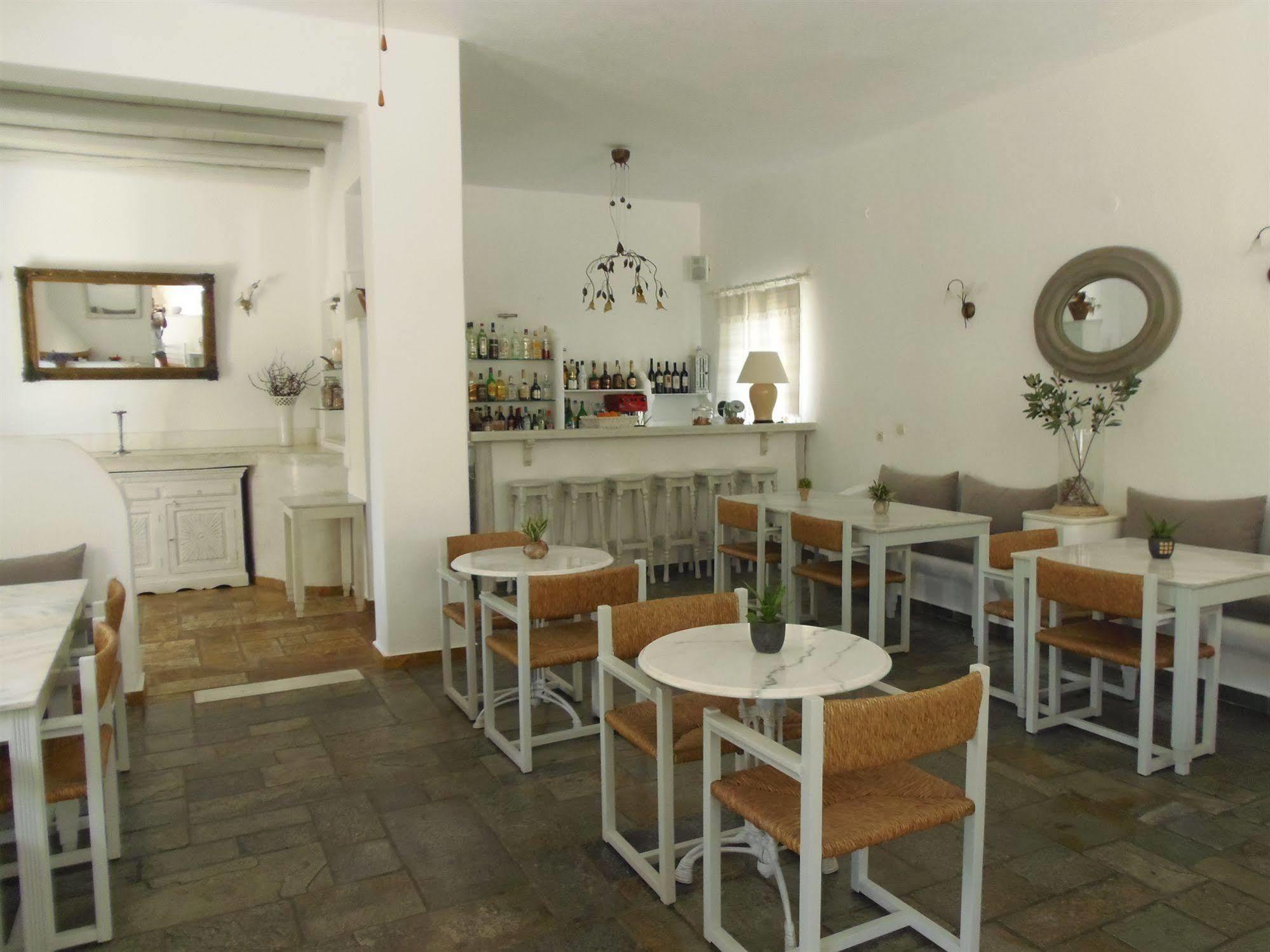 Manos Naousa (Paros)