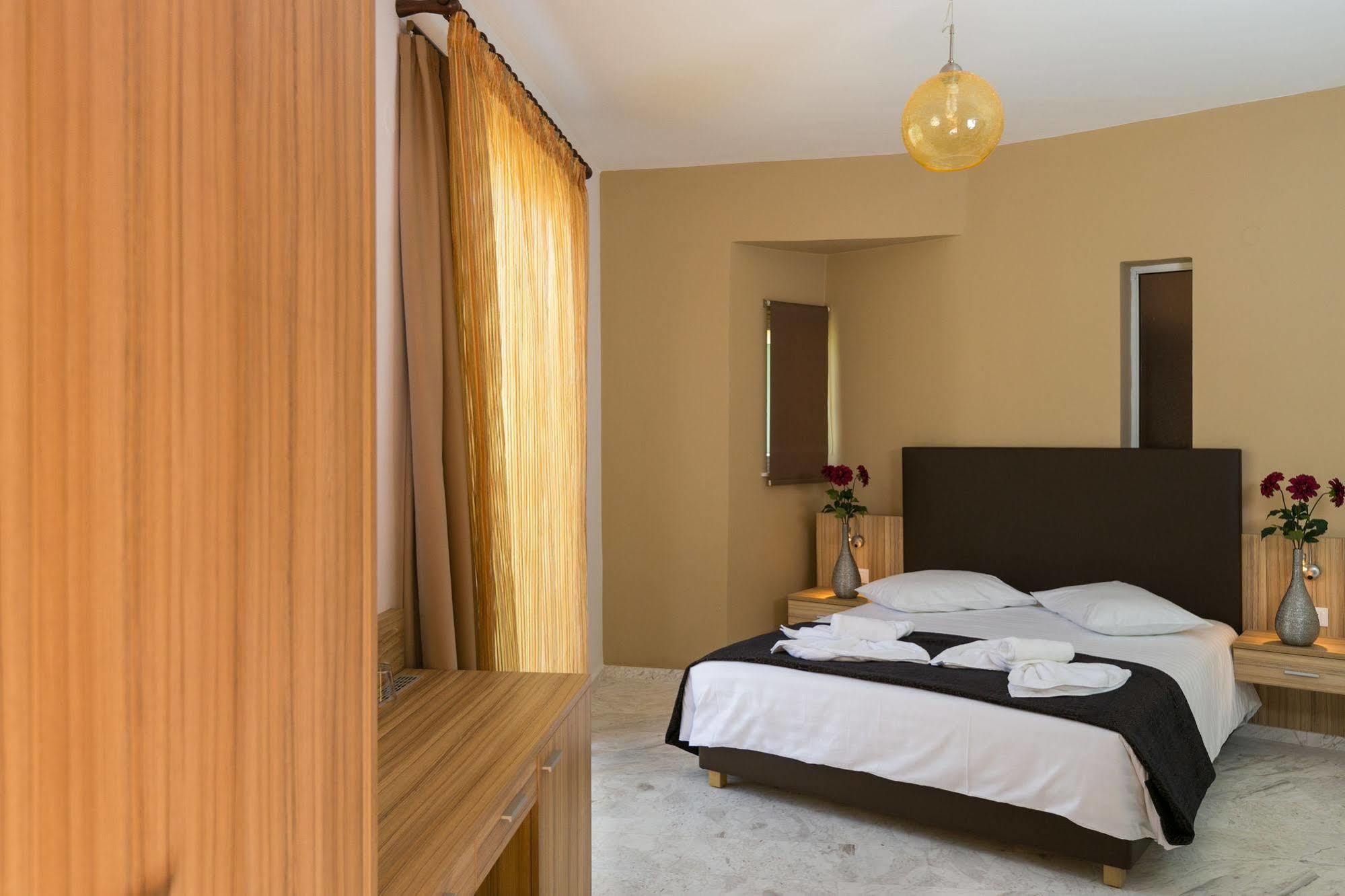 Hotel Elotia 3*