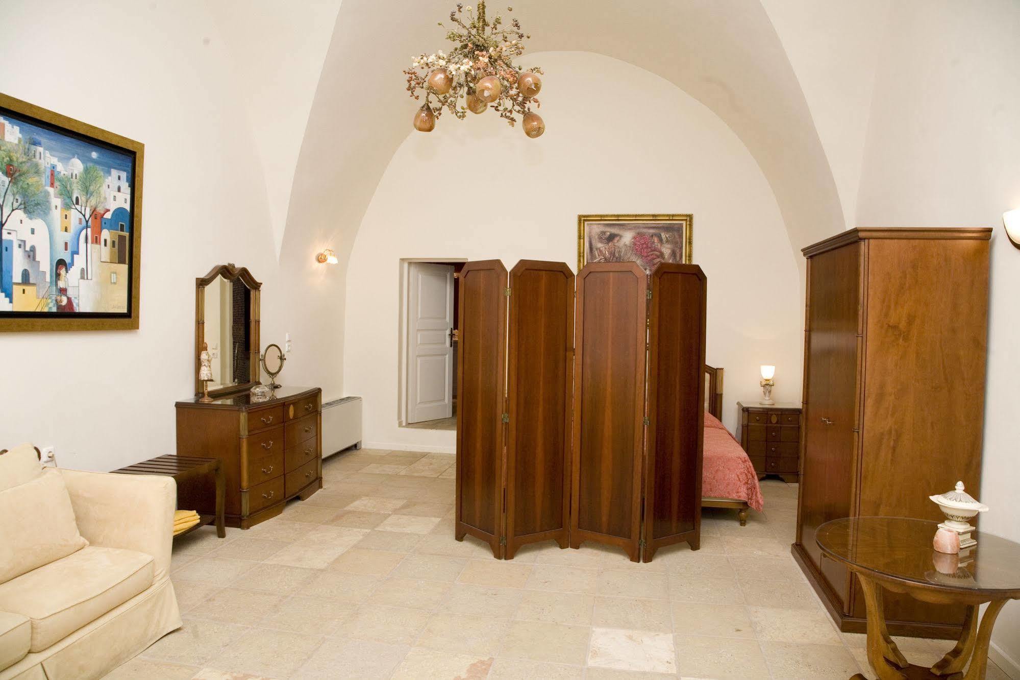 Adamis Majesty Hotel Fira (Santorini)