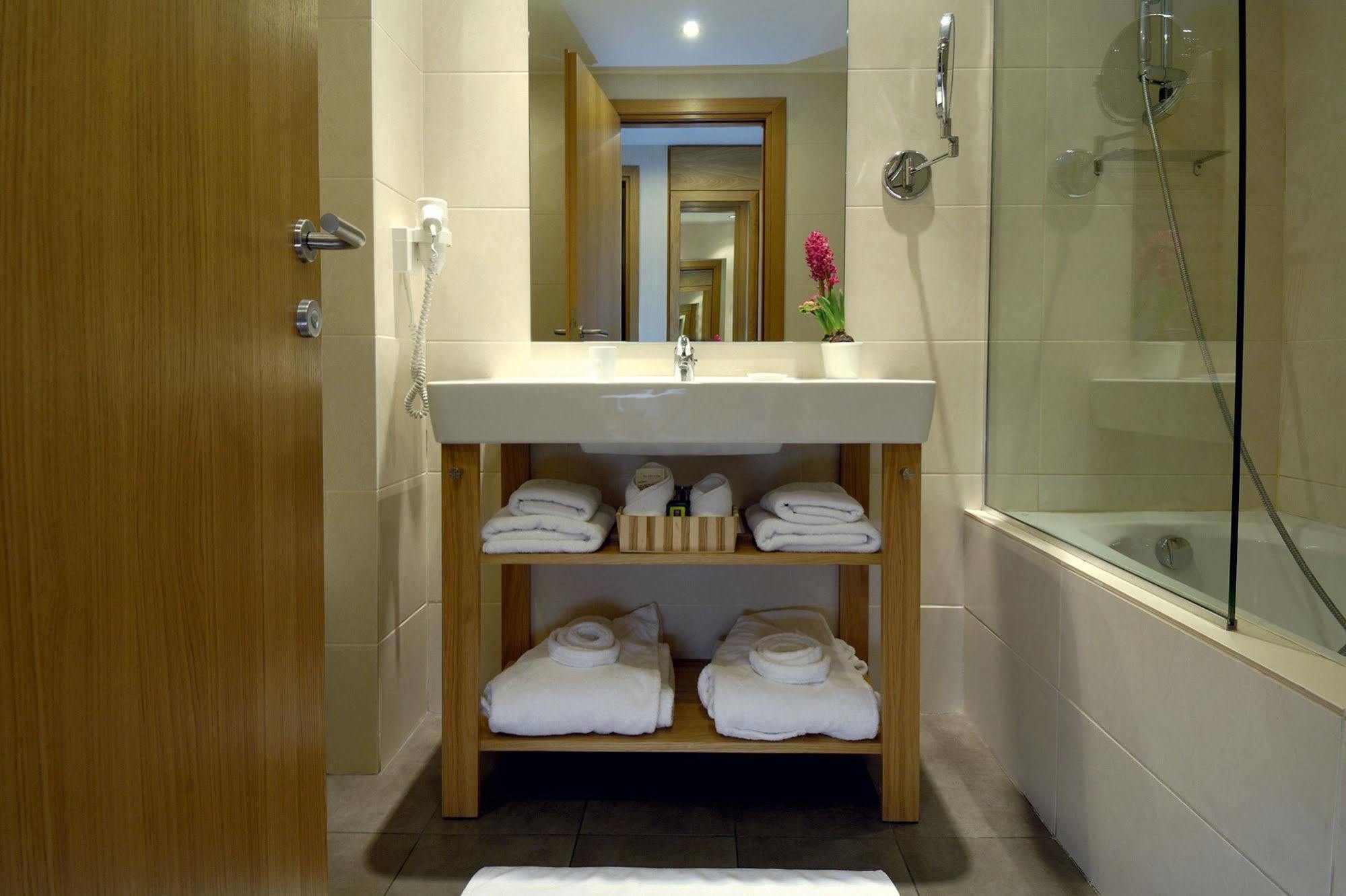 Hotel The Gate 4*