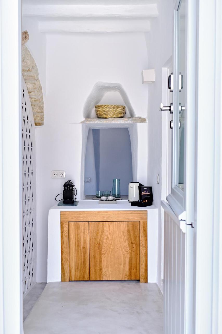 Living Theros Luxury Hotel 3*