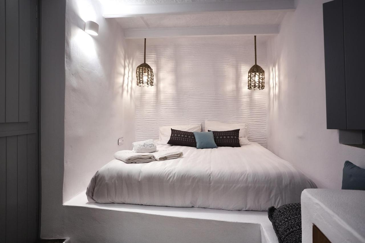 Living Theros Luxury 3*