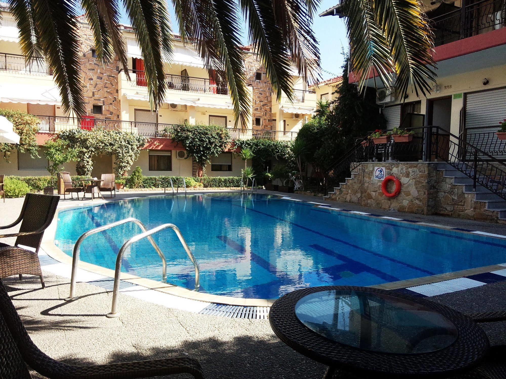 Pelli Hotel 3*