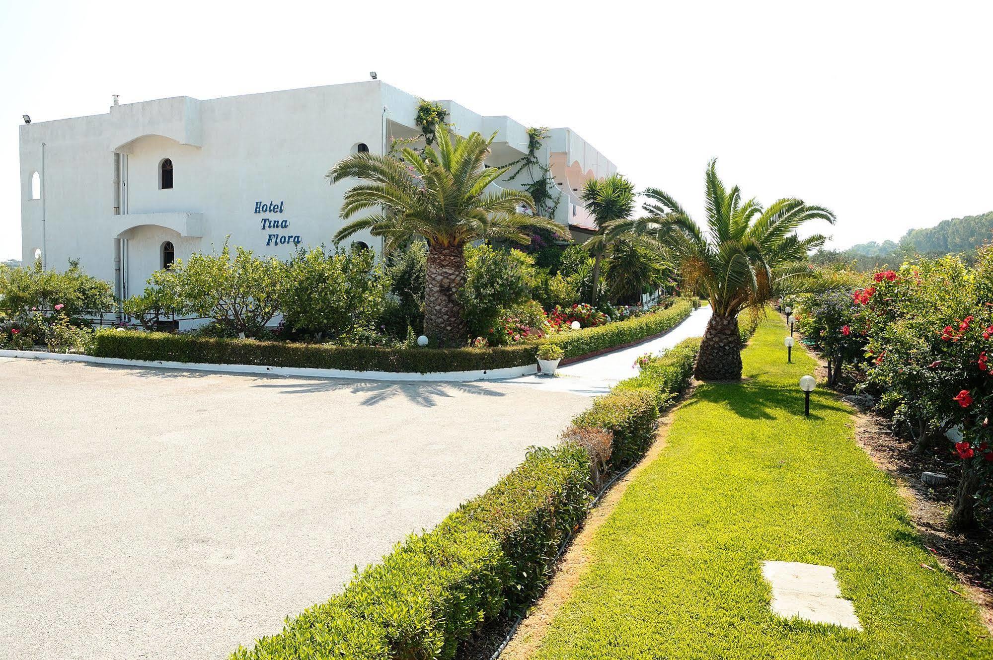 Tina Flora Hotel 3*