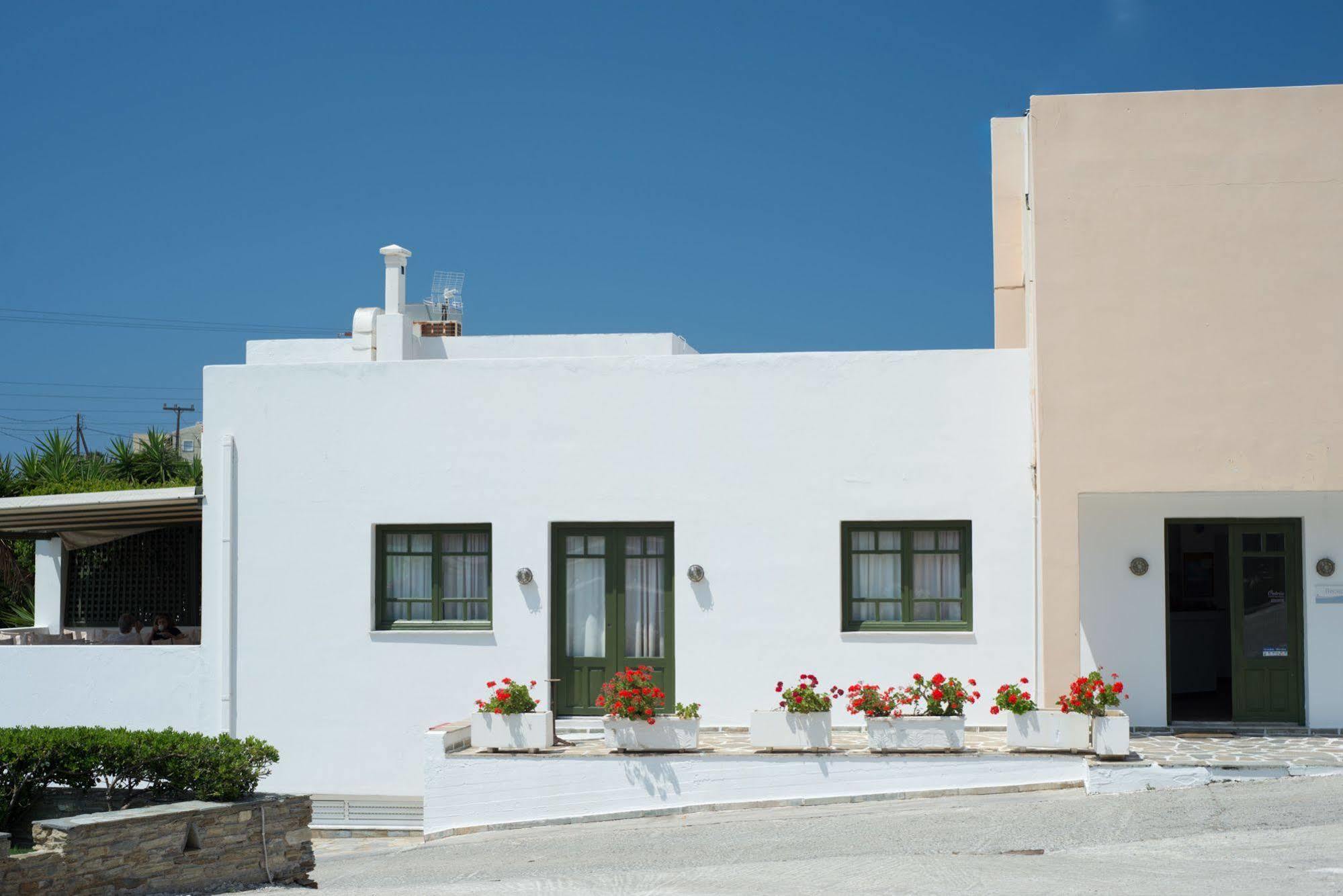 Ostria Hotel 2*