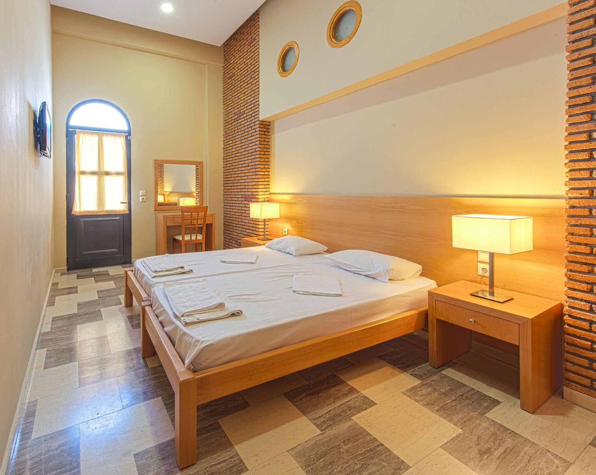 Aparthotel Argiri & 3*