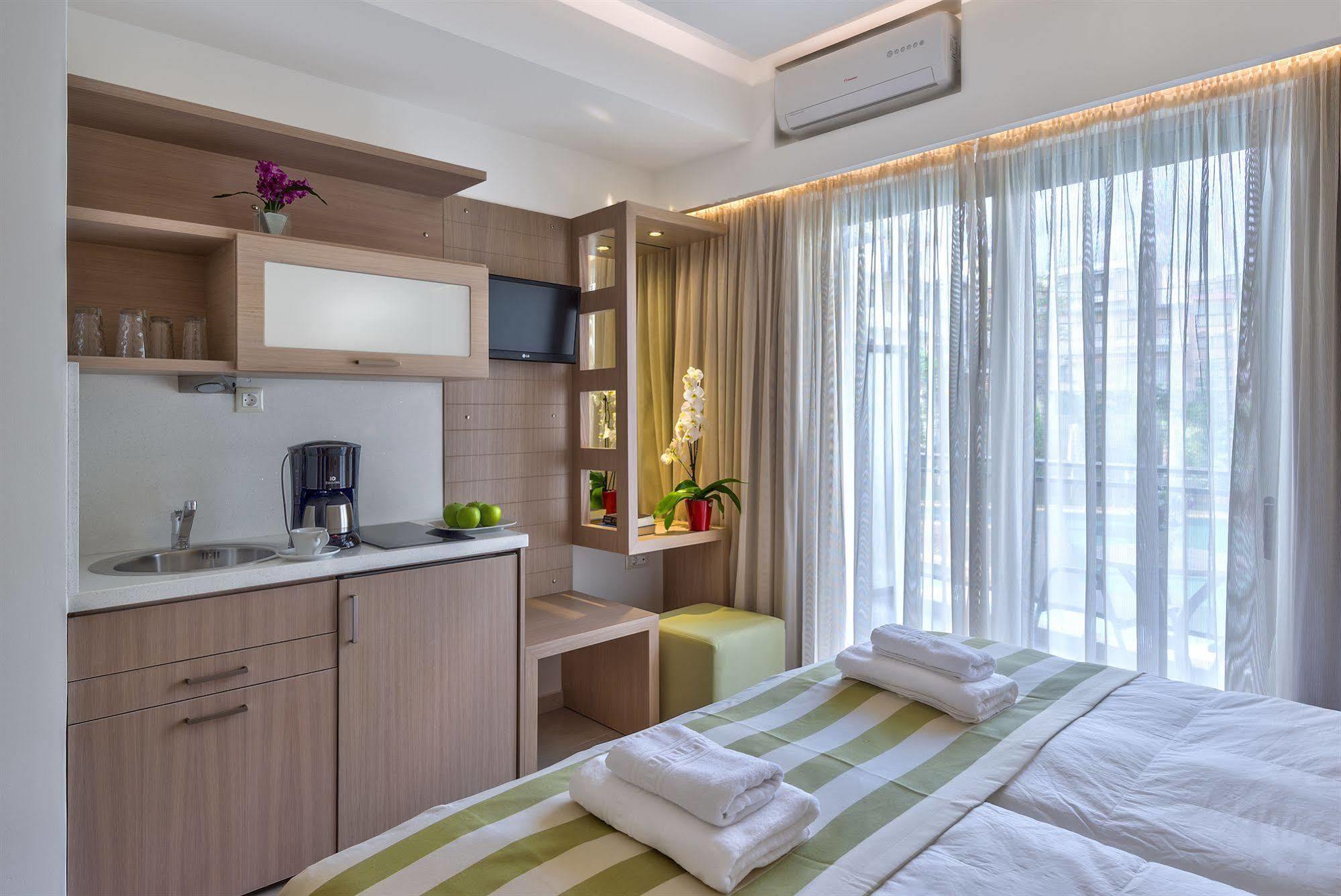 Leonidas & Aparthotel