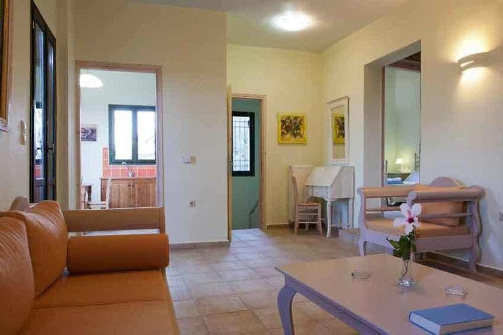 Agathes Traditional Houses 2*