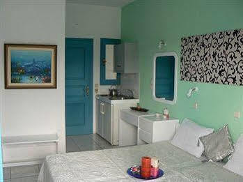 Aparthotel Three Harites 3*