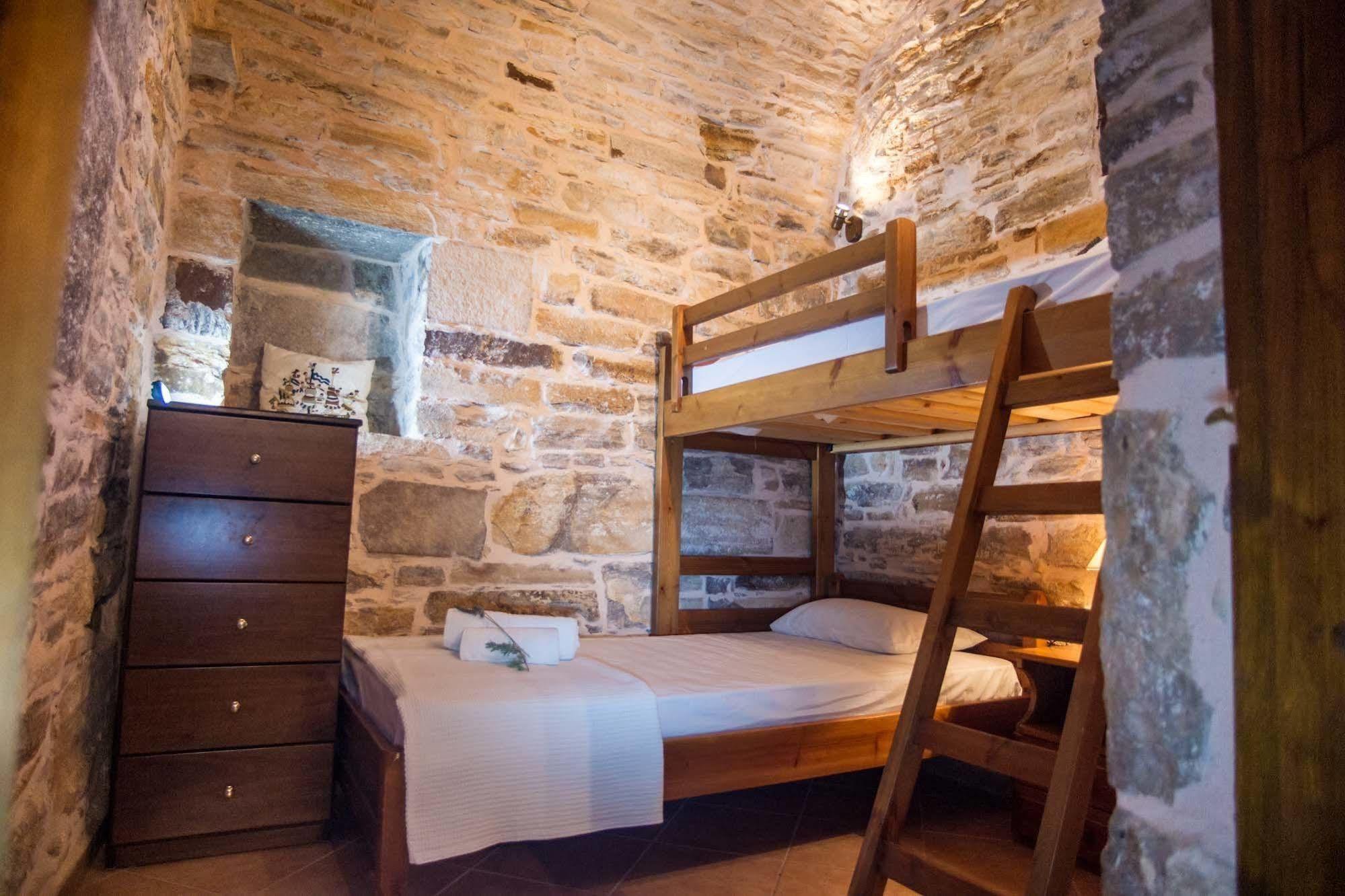 Vouno Village 3*