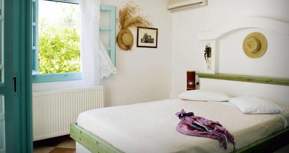 Guest house Glarakia Adamantas (Milos)