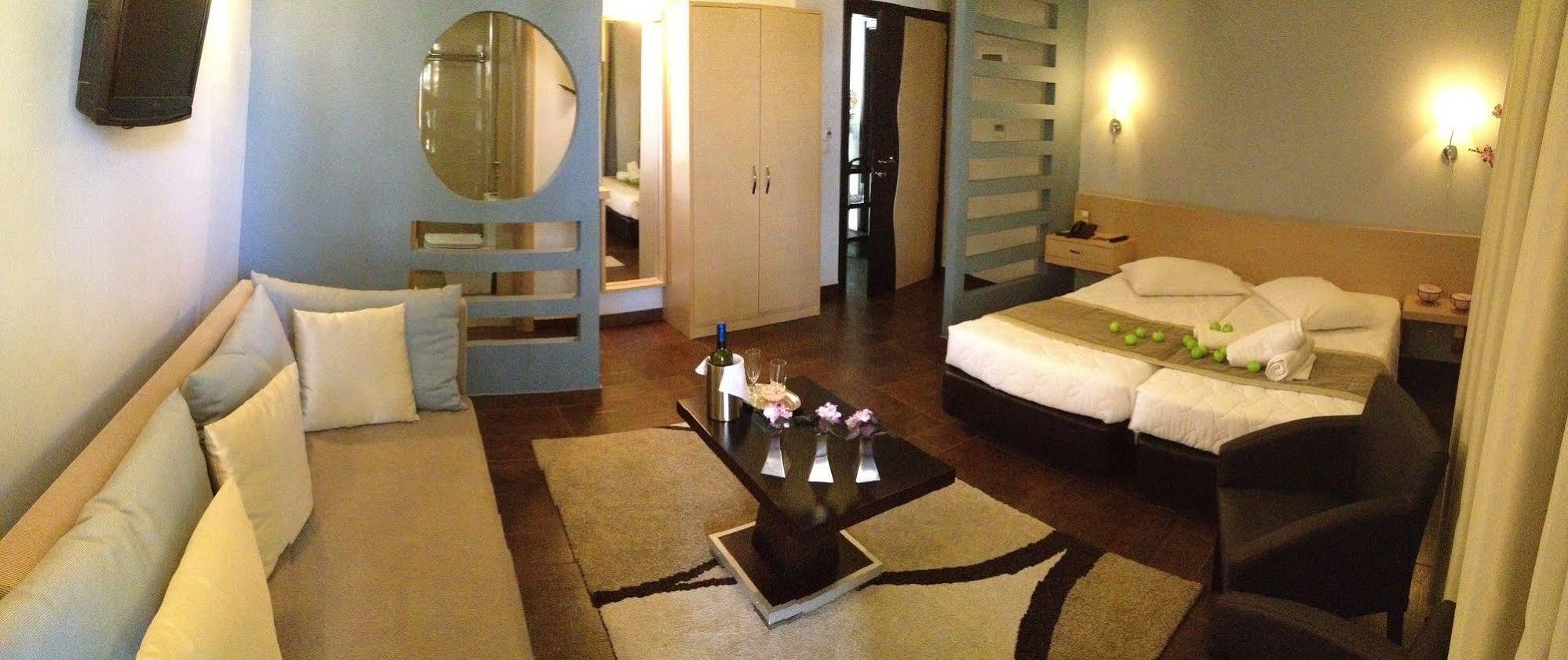 Ifigenia Hotel *