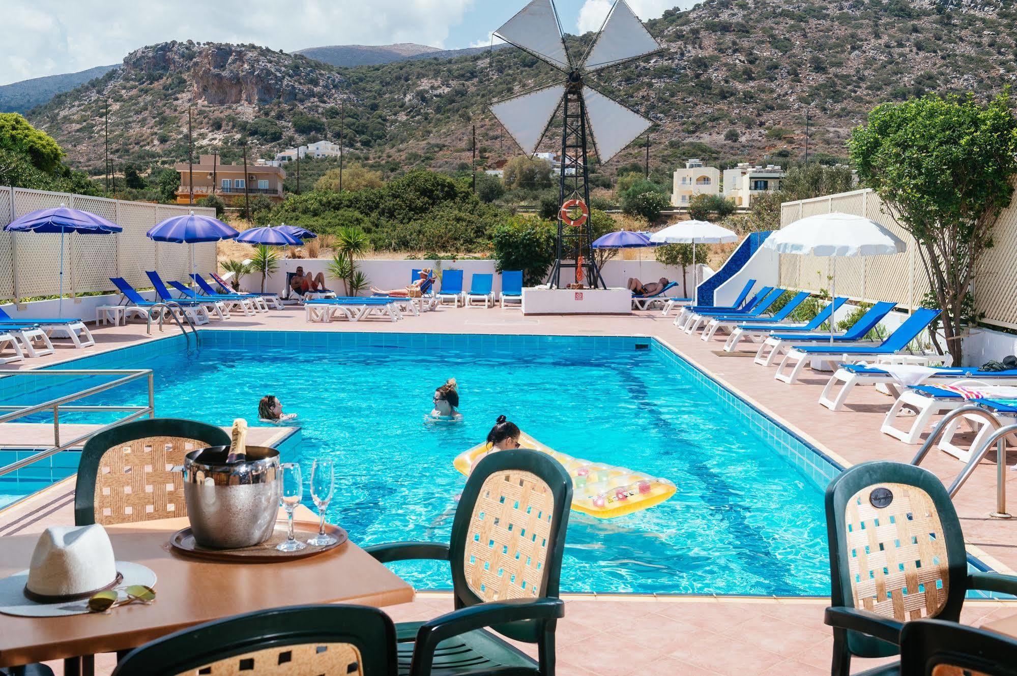 Paradise Aparthotel 3*