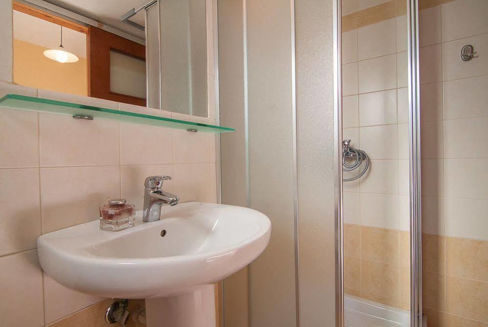 Skinos And Studios Apartment