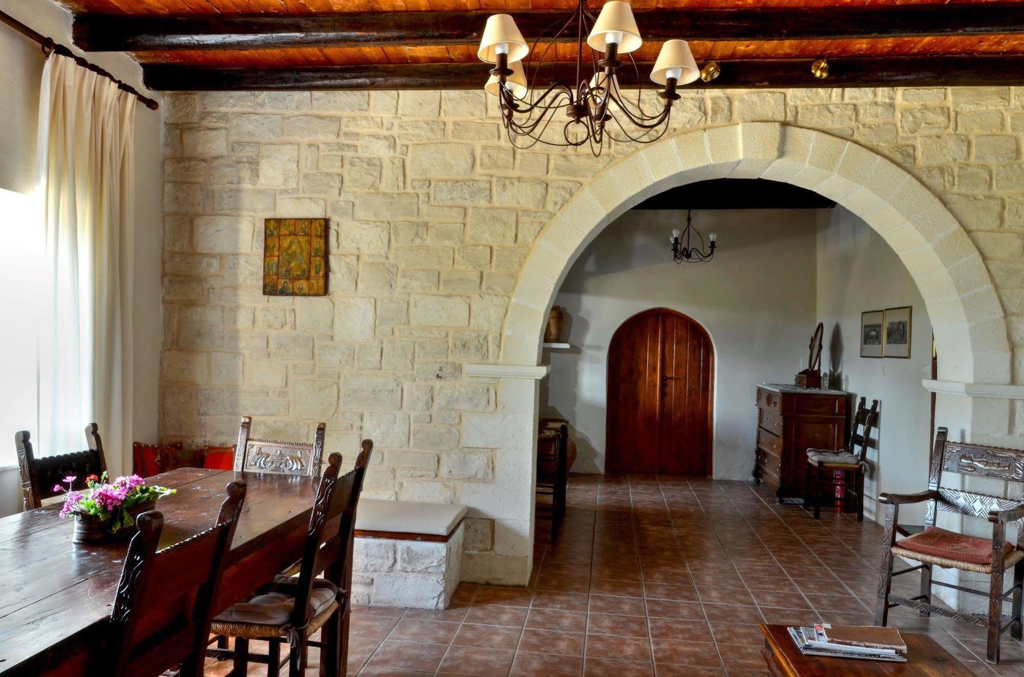 Anemole Traditional Cretan Villa *