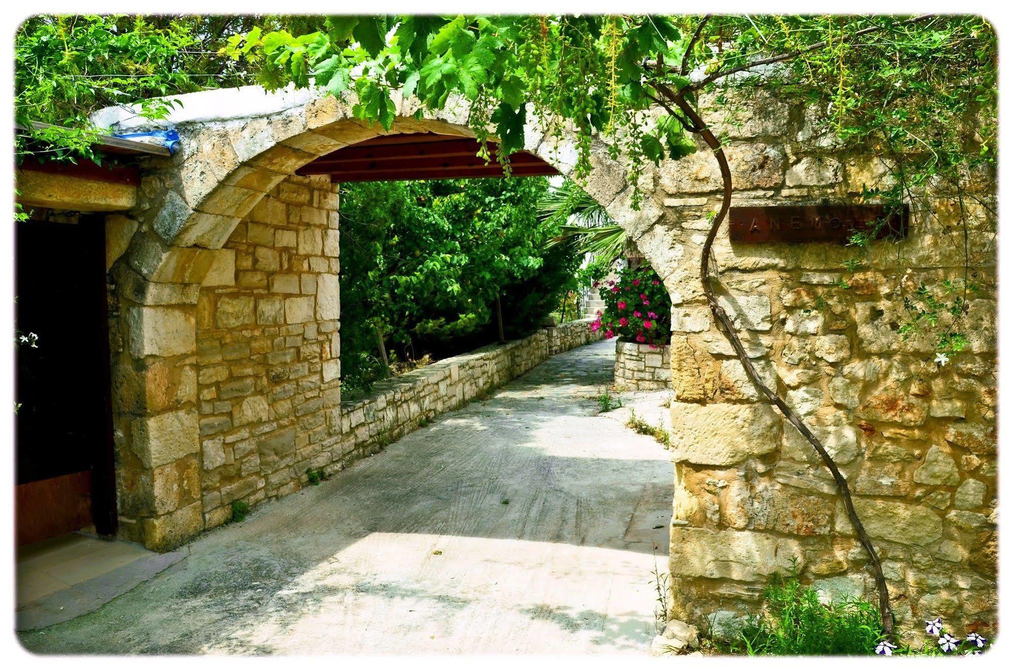 Anemole Traditional Cretan Megala Chorafia