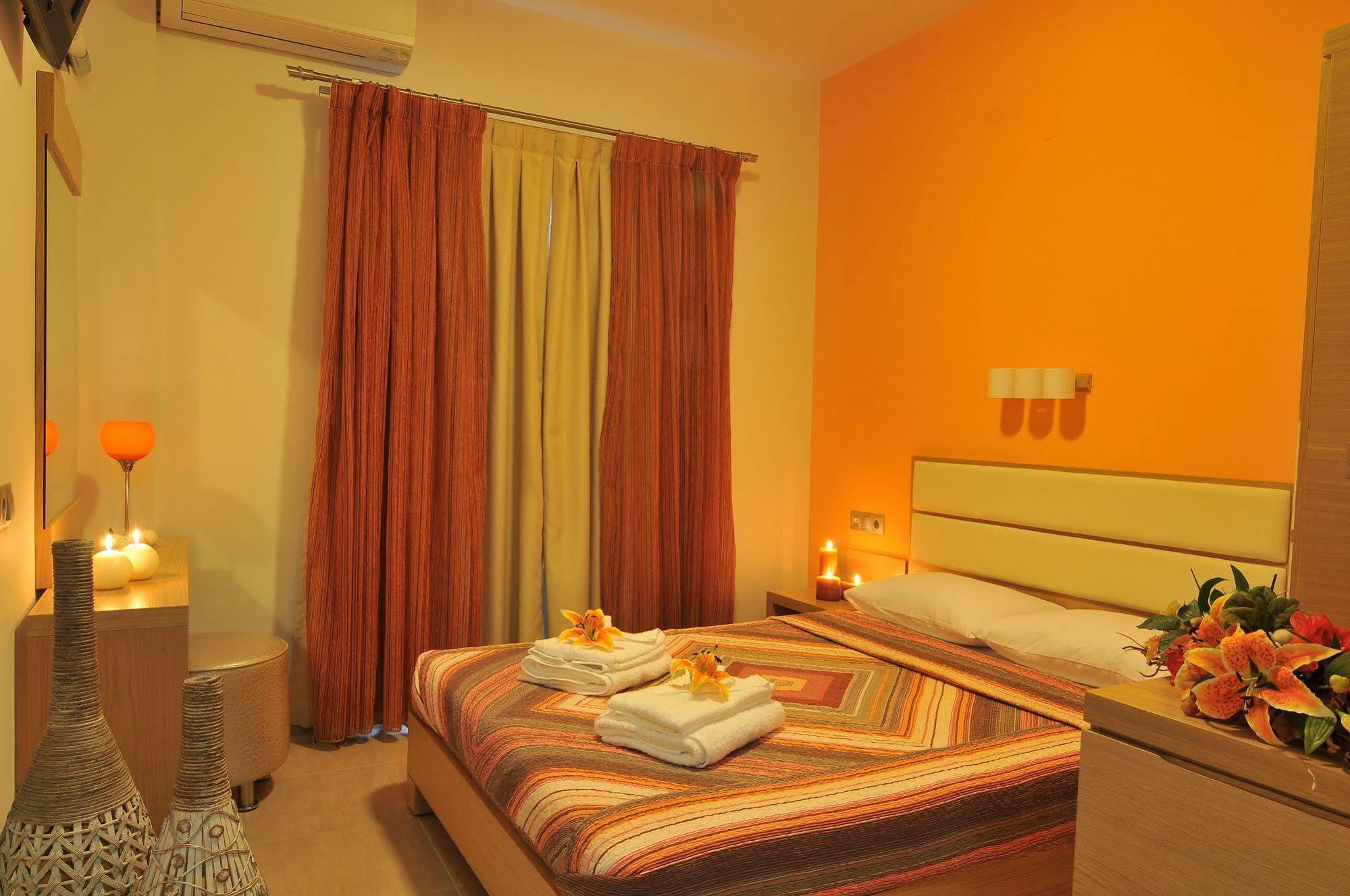 Epavlis Hotel *
