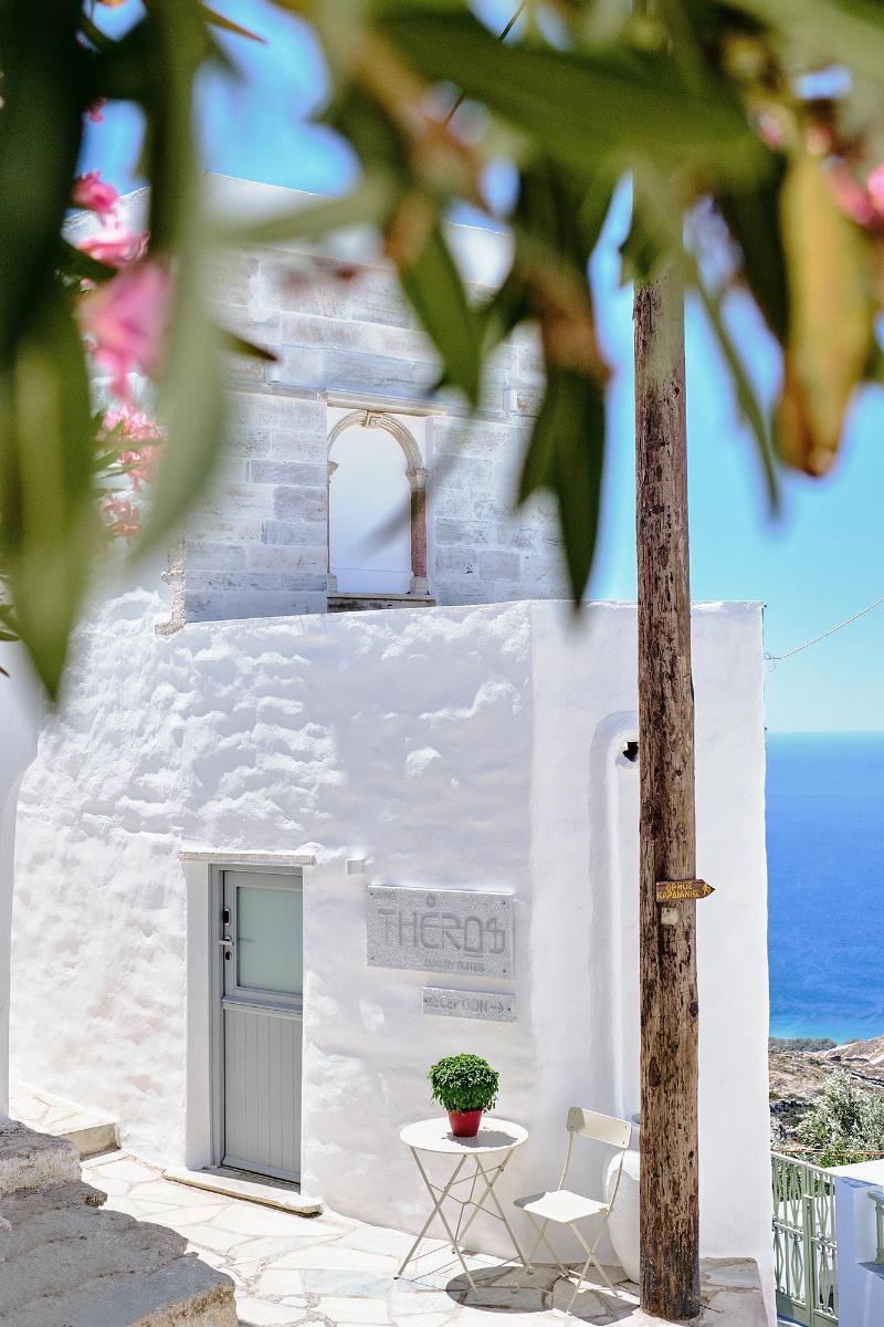 Living Theros Luxury 3*