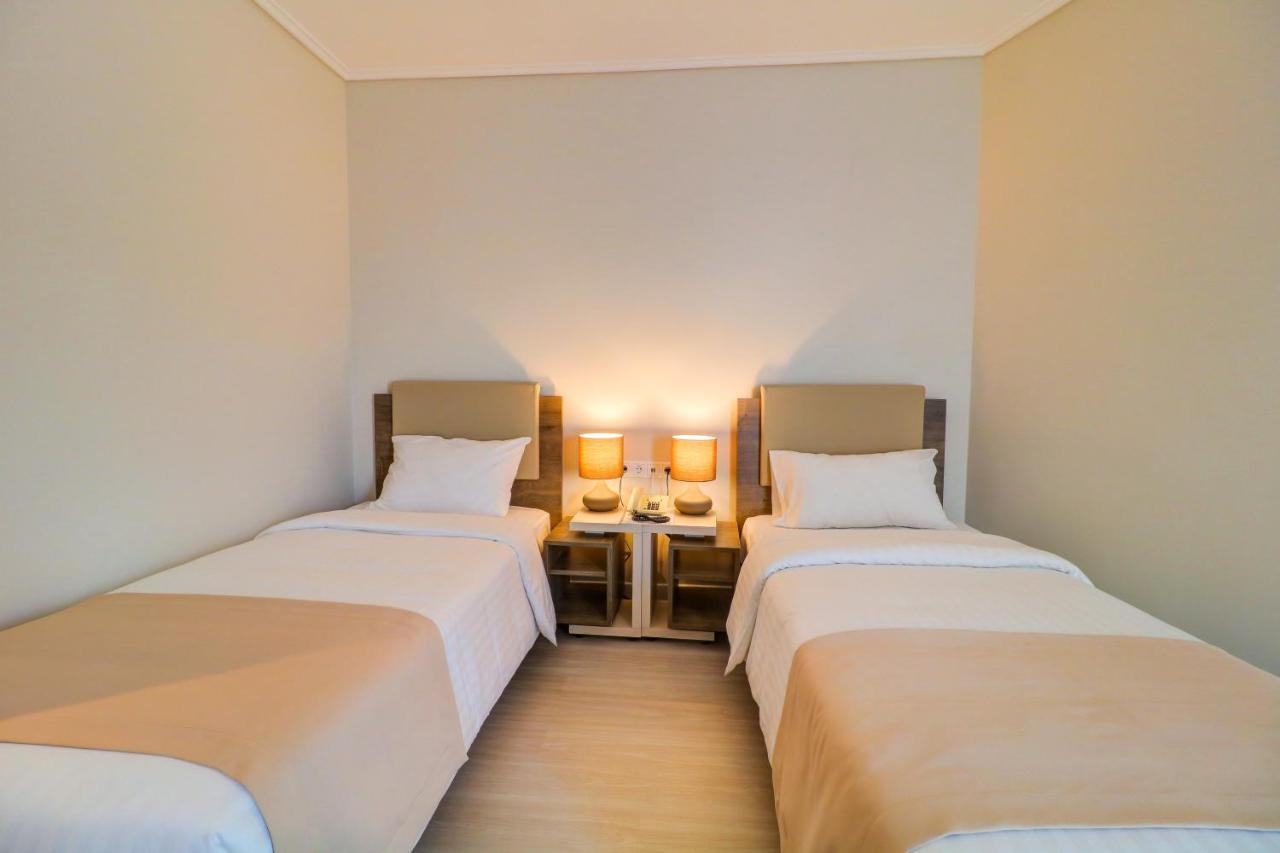 Hotel Palace Glyfada 4*