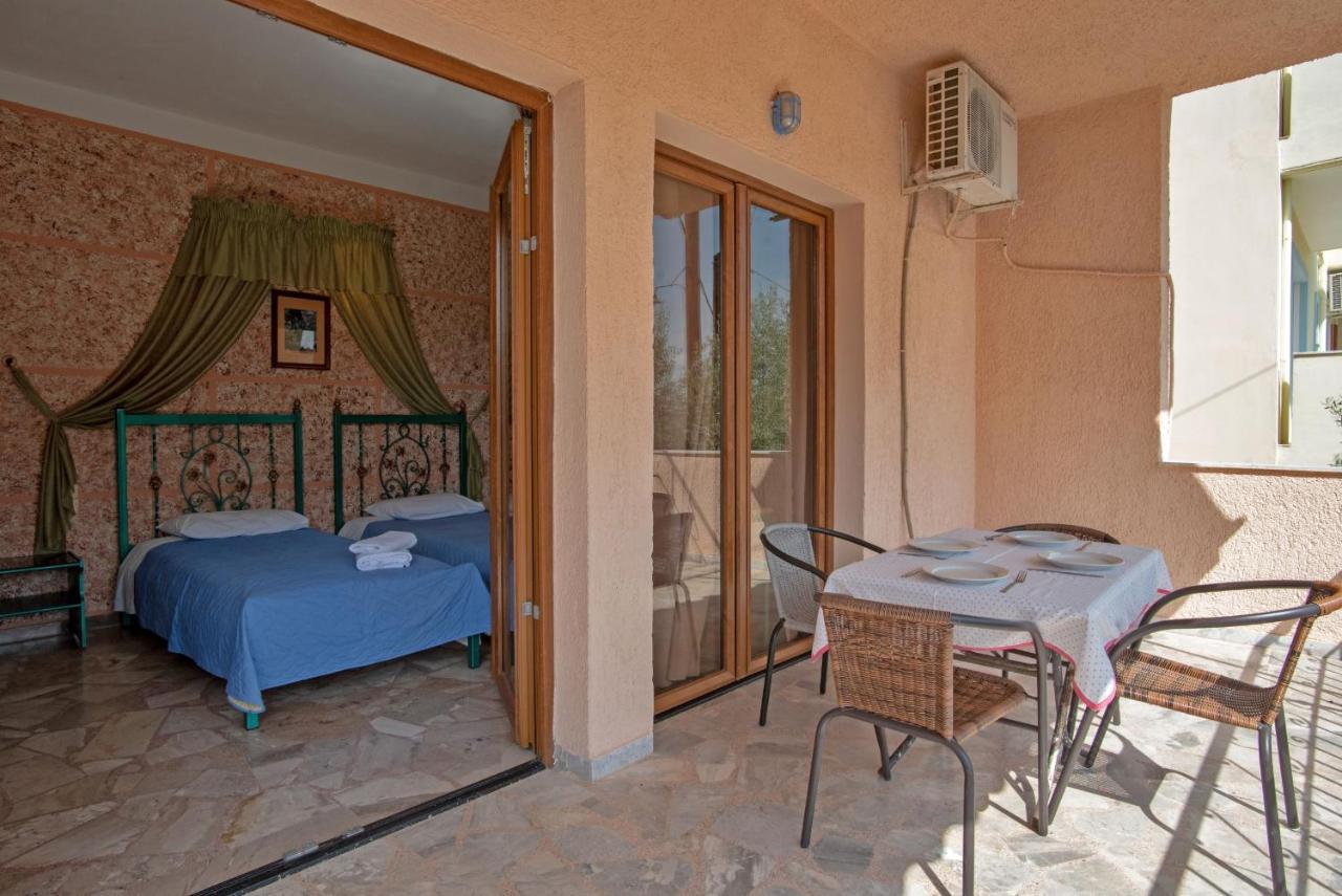 Kleoni Club Aparthotel 3*