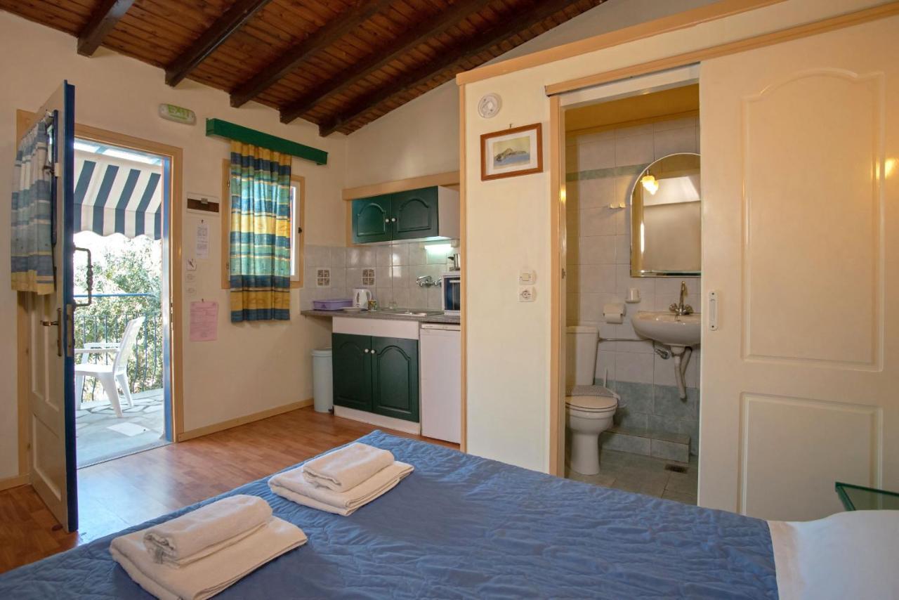 Kleoni Club Aparthotel 3*