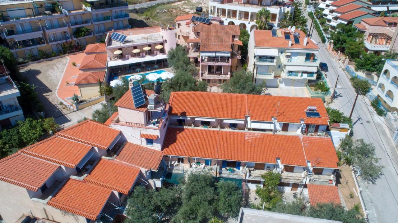 Kleoni Club Aparthotel 3*