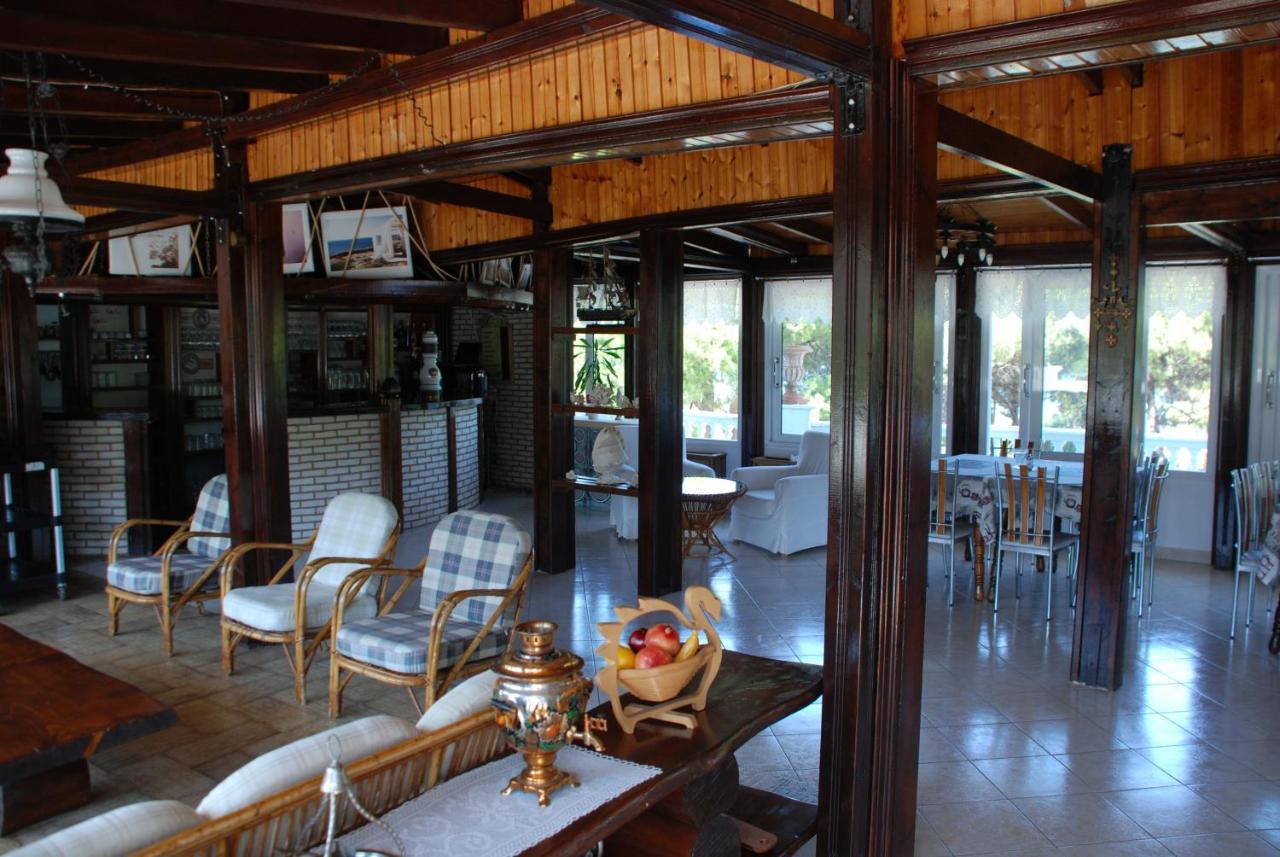 Diaporos Hotel