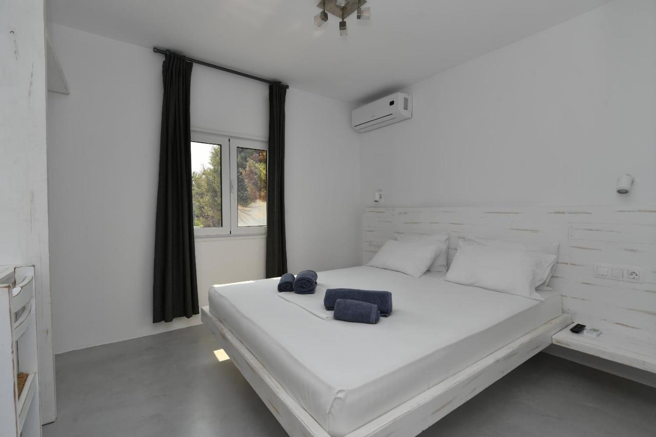 Surfing Front 3* Parikia (Paros)