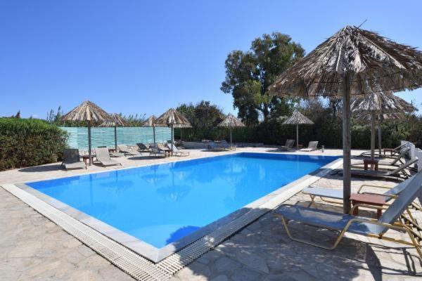 Surfing Front 3* Parikia (Paros)