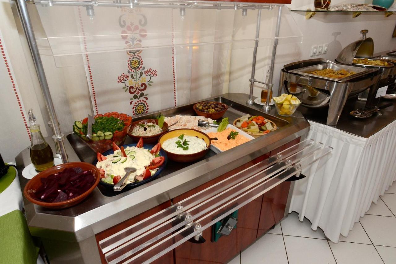 Clara Hotel 3*