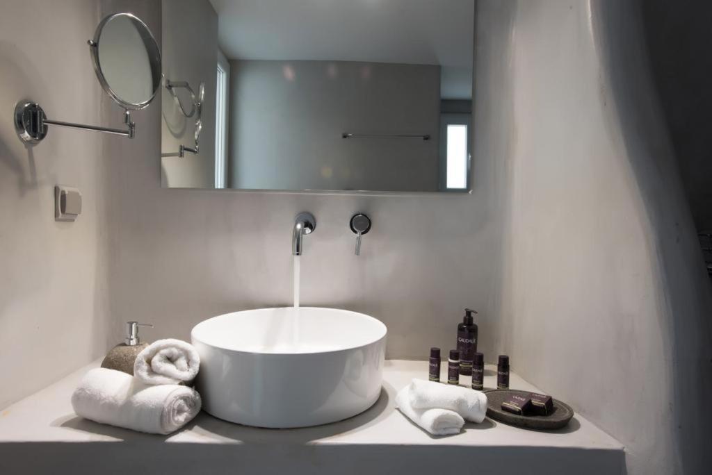 Jonaz Rooms & Suites