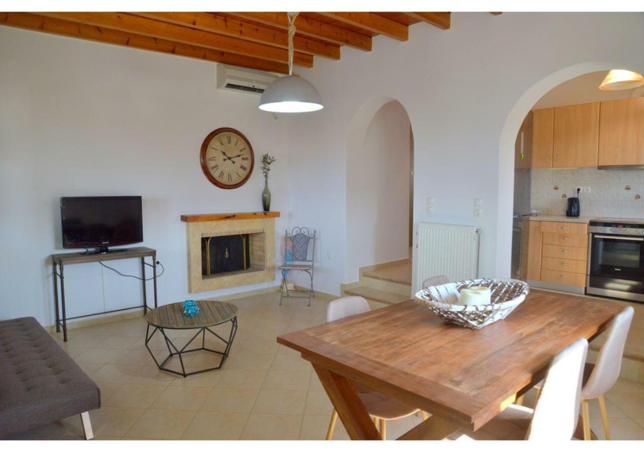 Christina's Sea View Adamas