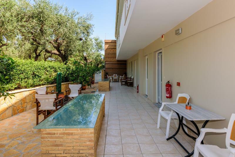 Remezzo & Aparthotel Amoudi