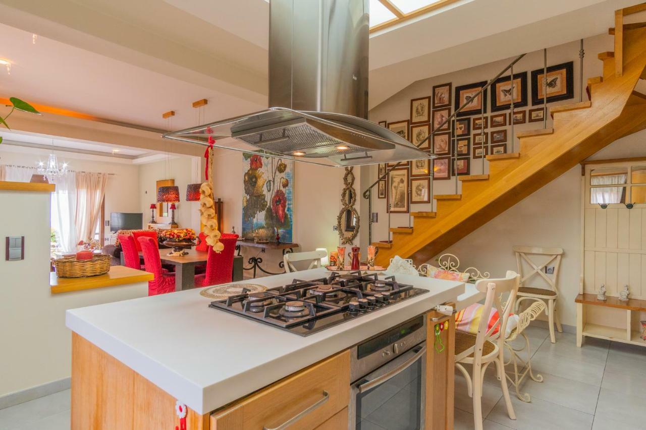 Villa Family Ellis With Private Pool 200m To The Walking Distance To The Amenities *