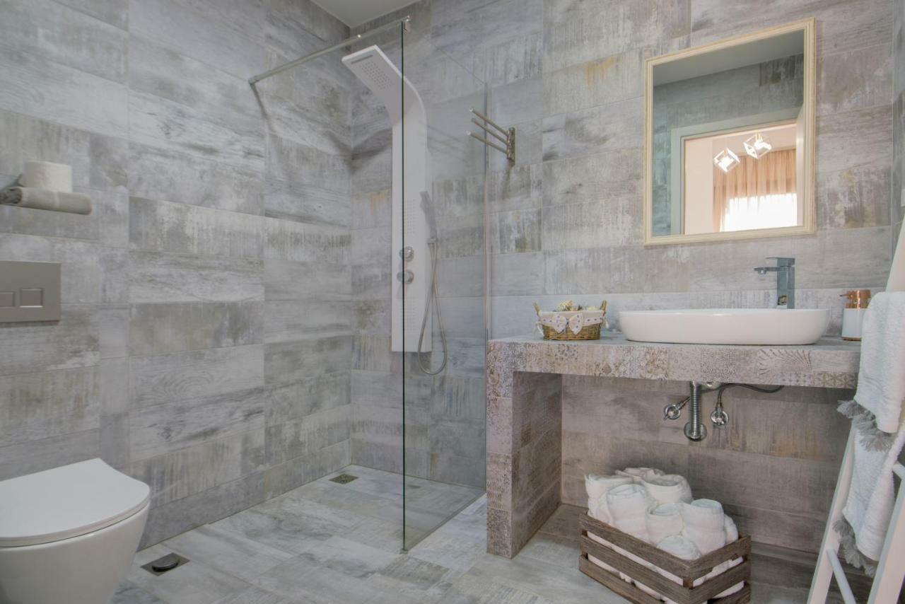 Meltemi Luxury Nea Roda