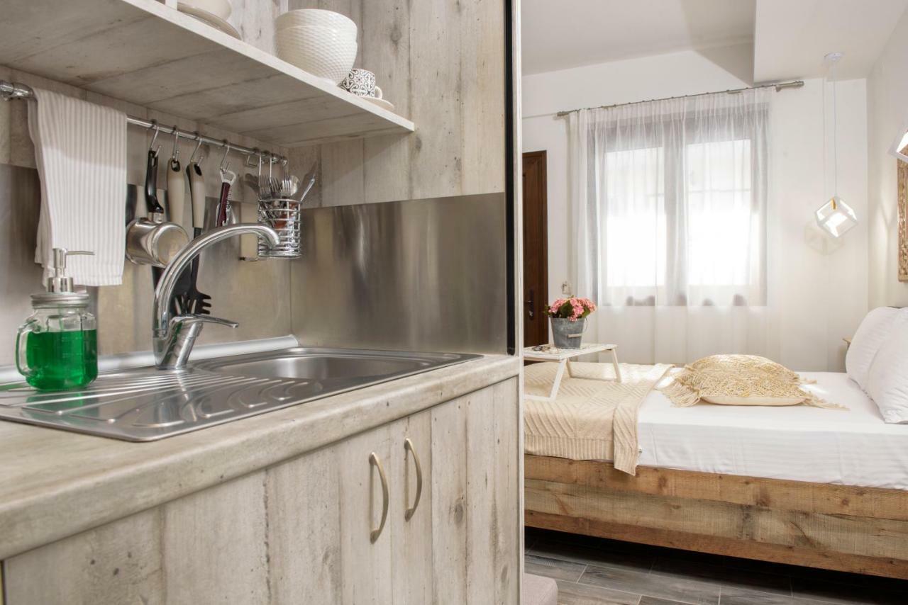 Meltemi Luxury * Nea Roda
