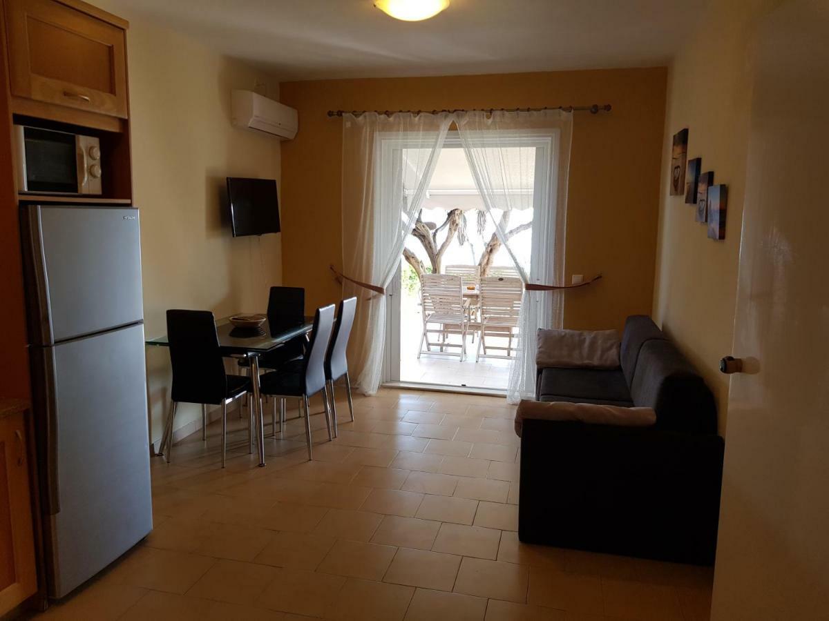 Glyfada Beachfront Housel Ab4g