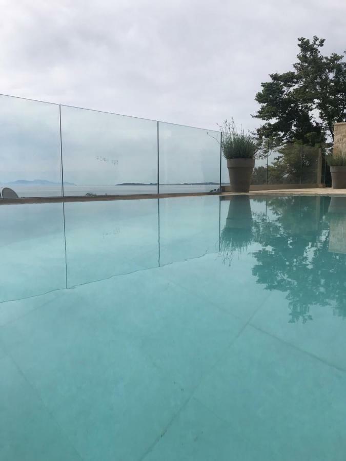 Renata Gold Villa