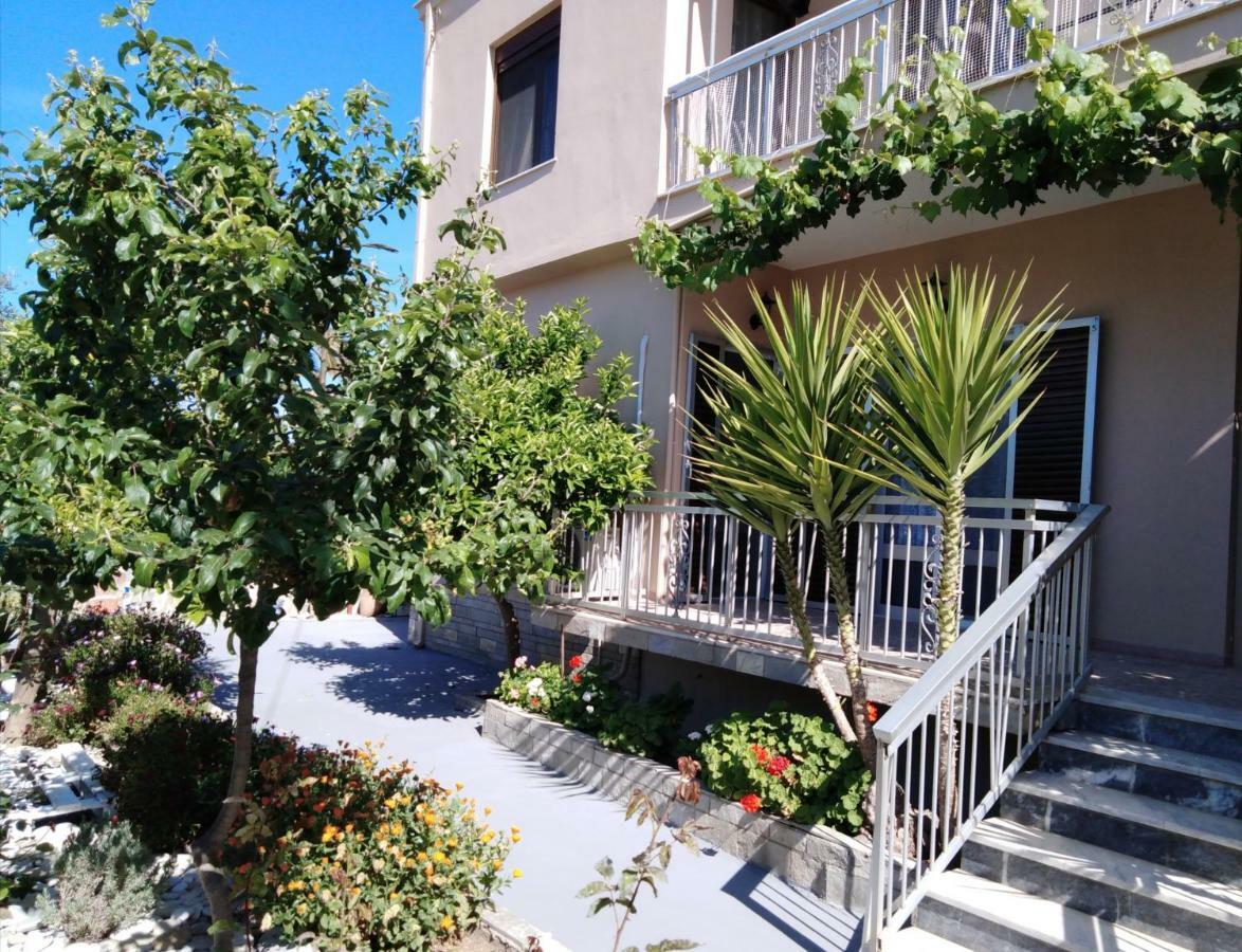 Sofia's Garden Apartment *