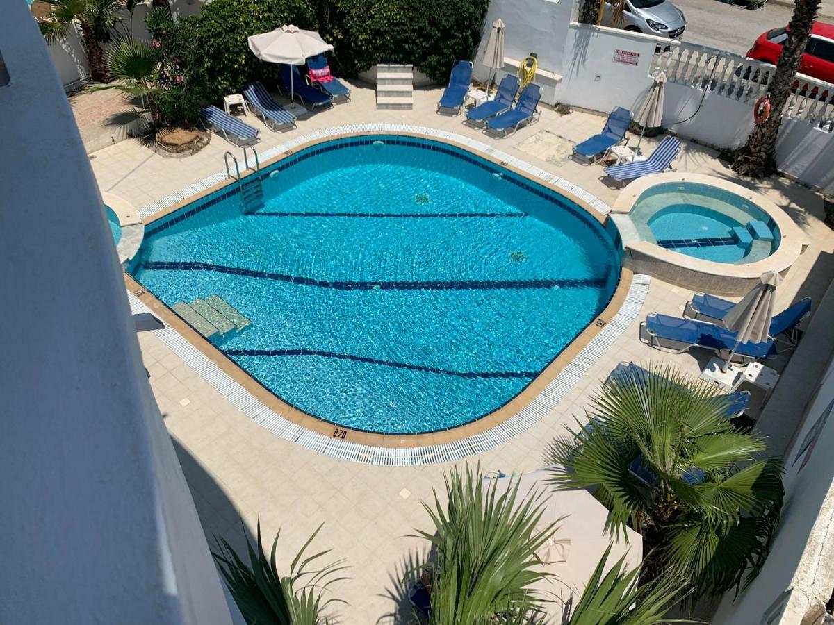 White Palace Aparthotel