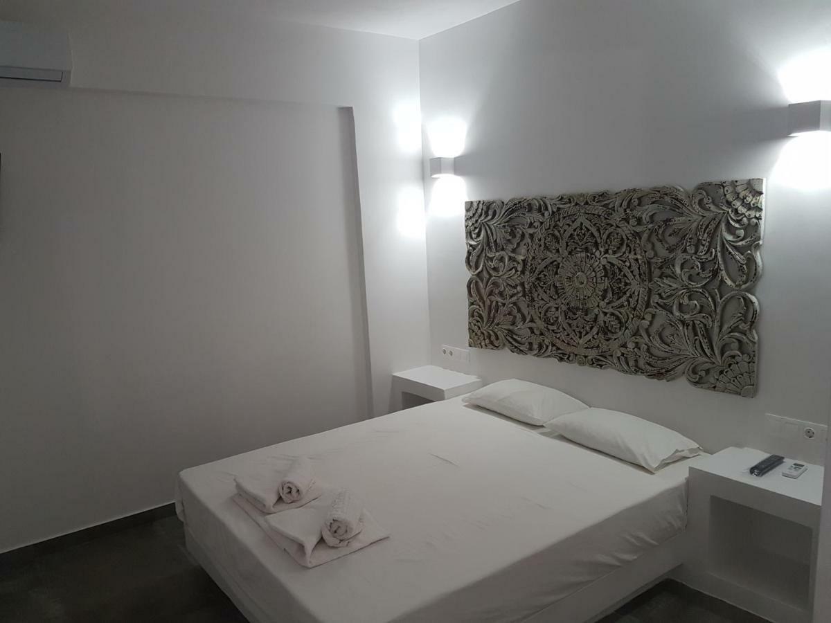 Manthos Place Aparthotel