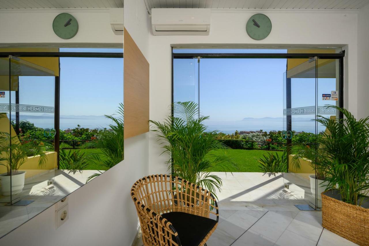 Apartment Hermes Front