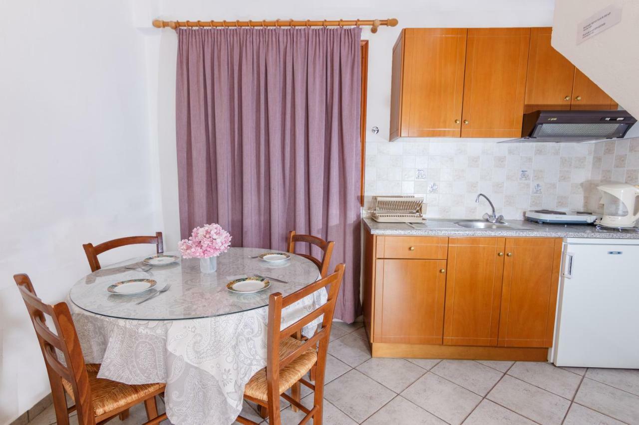 Charoula Apartment *