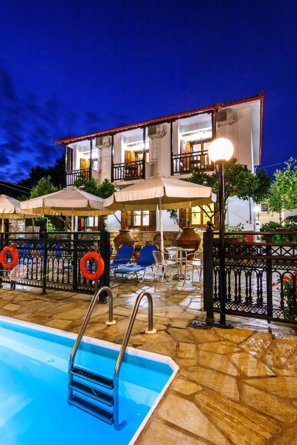 Charoula Apartment *