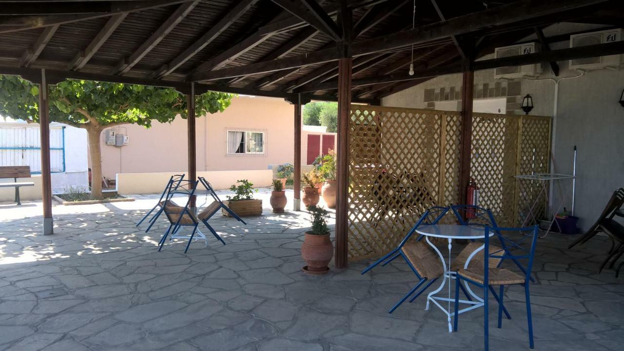 Gkoloi & Apartment