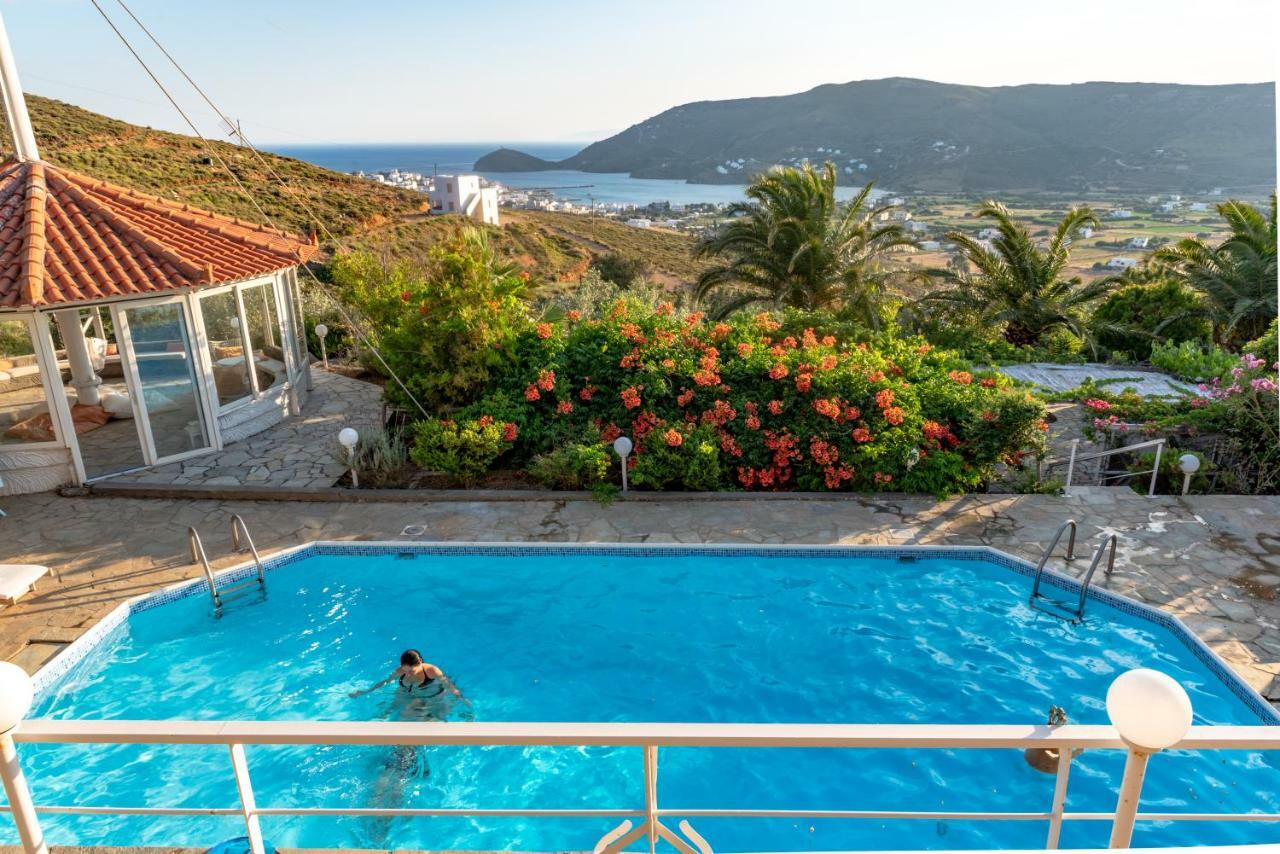 Kymothoi & Pool Bar 2*