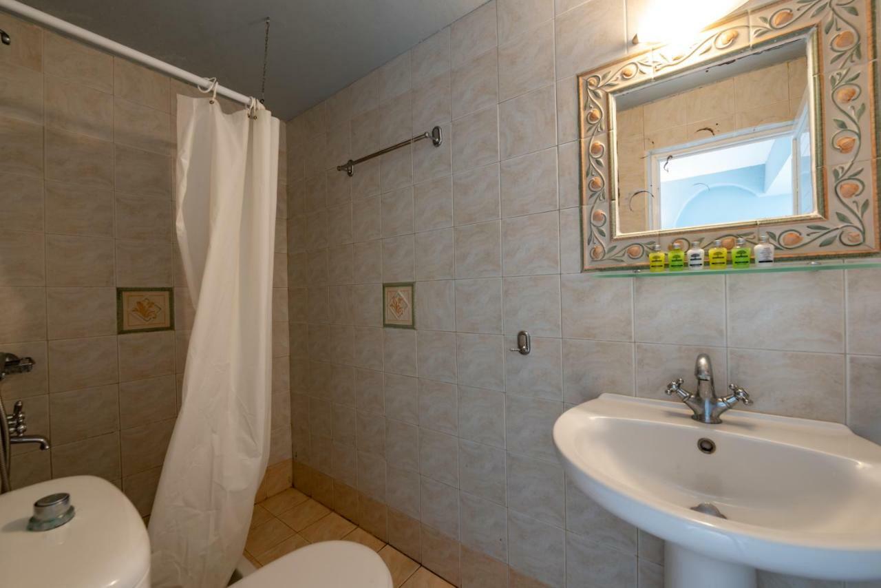 Guest house Kymothoi & Pool Bar Gavrio