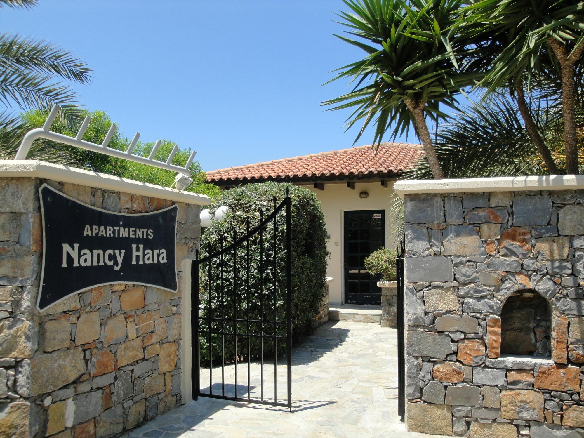 Nancy - Chara Aparthotel 3*