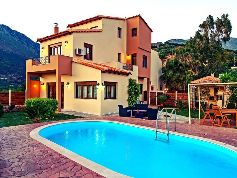 Family Ellis With Private Pool 200m To The Walking Distance To The Amenities * Plakias