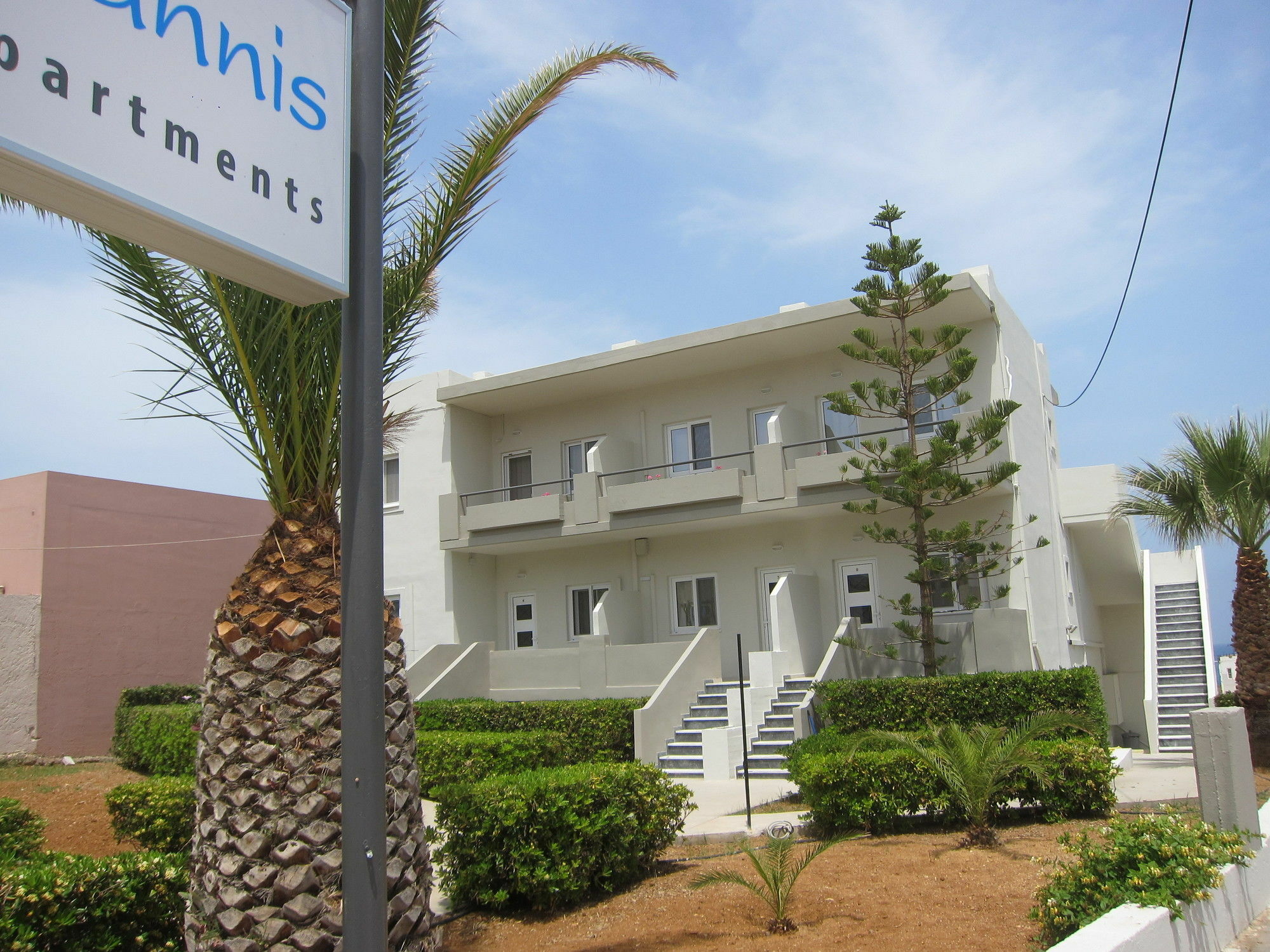 Yiannis Apartment